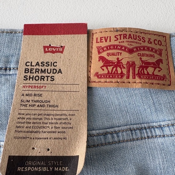 Levi Women Classic Bermuda Denim Shorts Size 22W NWT Beach Vacation Football - Picture 5 of 12